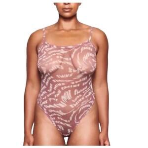 NWT Skims Summer Mesh Strappy Bodysuit in Raspberry Swirl, Size Large
